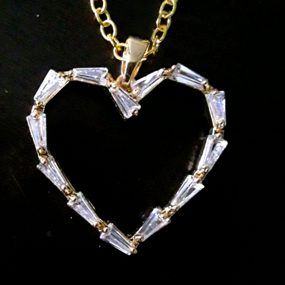 NWOT Beautiful Unique Heart Necklace